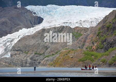 Le glacier Mendenhall, près de Juneau, en Alaska, se jette dans le lac Mendenhall. Banque D'Images