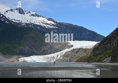 Le glacier Mendenhall, près de Juneau, en Alaska, se jette dans le lac Mendenhall. Banque D'Images