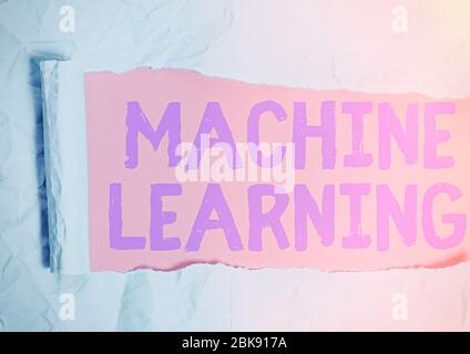 Note écrite montrant l'apprentissage de la machine. Concept d'entreprise pour donner aux ordinateurs la possibilité d'être enseignés avec des données Banque D'Images