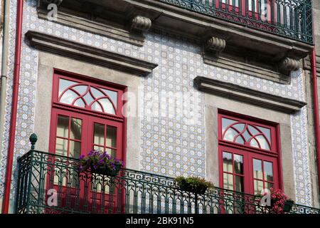 Façade en tuiles à Largo de Sao Domingos, Porto, Portugal, Europe Banque D'Images