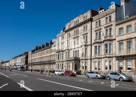 Architecture géorgienne de l'esplanade de Weymouth lors d'une journée d'été ensoleillée à Dorset, en Angleterre Banque D'Images