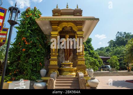 Monastère bouddhiste de Mahamevnawa, Polgahawela, Sri Lanka. Banque D'Images