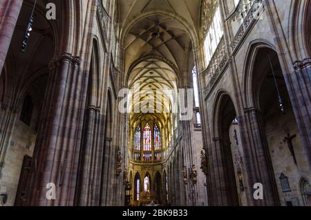 Prague, République tchèque, 13 mai 2019 : intérieur de la cathédrale Saint-Vitus ou de la cathédrale catholique romaine métropolitaine des Saints Vitus, Venceslaus et Adalbert, Château de Prague Hradcany quartier de la ville de Lesser Banque D'Images