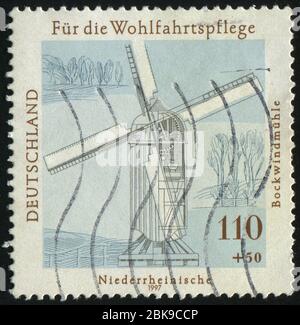 ALLEMAGNE - VERS 1997: Cachet imprimé par l'Allemagne, montre moulin, vers 1997 Banque D'Images