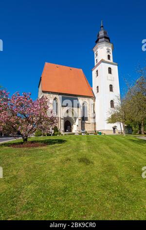 Vue extérieure de l'église catholique du hall du XVe siècle Wallfahrtskirche Mariä Heimsuchung à Zell am Pettenfirst, Oberösterreich, Autriche Banque D'Images