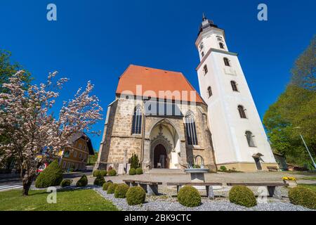 Vue extérieure de l'église catholique du hall du XVe siècle Wallfahrtskirche Mariä Heimsuchung à Zell am Pettenfirst, Oberösterreich, Autriche Banque D'Images