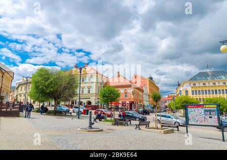 Kutna Hora, République tchèque, 14 mai 2019 : place dans le centre historique de la ville avec des bâtiments de style ancien Banque D'Images