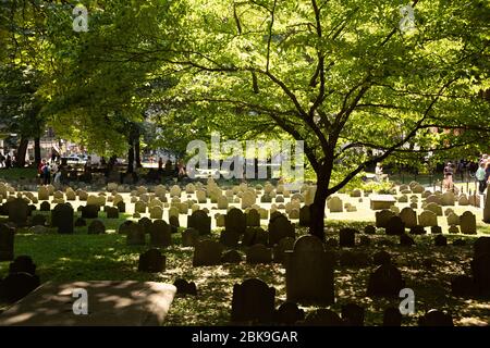 Boston, Massachusetts, États-Unis-13 juillet 2018:Samuel Adams et Paul Revere font partie des patriotes enterrés sur ce site historique sur la Freedom Trail. Banque D'Images