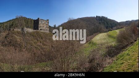 Le château de Balduinseck, également appelé Baldeneck, est la ruine d'un château perché dans le Hunsrueck. Mastershausen, Rhénanie-Palatinat, Allemagne Banque D'Images