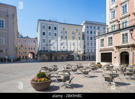 Lieux vacants en raison de la pandémie de coronavirus, café Tomaselli, Alter Markt, Salzbourg, Autriche Banque D'Images