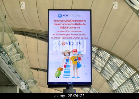 Signe avec les règles de conduite, distanciation sociale, en thaï, anglais, Corona Crisis, COVID-19, Suvarnabhumi Airport, Bangkok, Thaïlande, Asie Banque D'Images