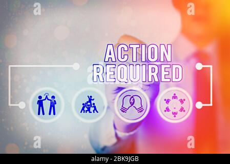 Note écrite indiquant l'action requise. Concept d'entreprise pour considérer une action de quelqu'un en vertu de leur position Banque D'Images