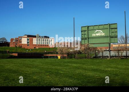 Syracuse, New York, États-Unis. 2 mai 2020. Le campus du LeMoyne College et des champs athétiques, qui abrite les dauphins de LeMoyne Banque D'Images