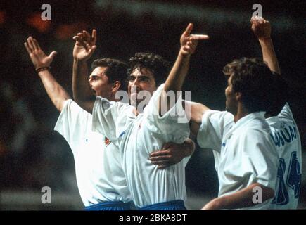 Parc des Princes Paris France 10.5.1995, Football: Saison de coupe des gagnants de la coupe de l'UEFA 1994/95 final, Real Zaragoza (ZAR) vs Arsenal London (ARS) 2:1 — Juan ESNAIDER (ZAR, 2ème de gauche) réagit après son objectif Banque D'Images