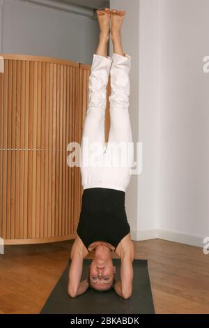 CARINE BARCO NOUVELLE REINE DE YOGA EN FRANCE Banque D'Images