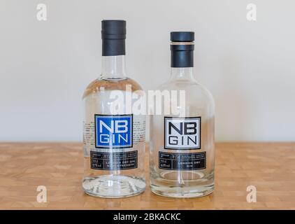 Flacons de gin NB ou North Berwick London Dry gin force marine (volume 57 %) et force standard (volume 42 %) Banque D'Images