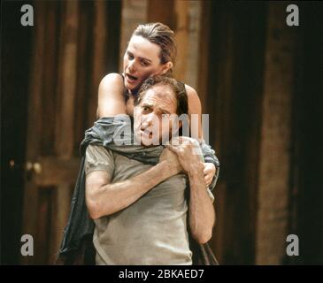 Joanne Pearce (Doll), David Bradley (subtil) dans L'ALCHIMISTE de Ben Jonson Royal Shakespeare Company (RSC), Swan Theatre, Stratford-upon-Avon 27/08/1991 conception: Anthony Ward directeur: SAM Mendes Banque D'Images