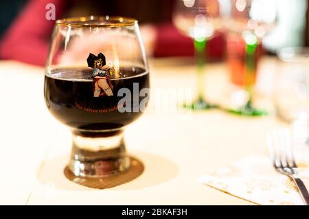 Bière de Noël dans un restaurant en Alsace Banque D'Images