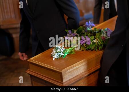 Funérailles dans une église rurale du sud du Royaume-Uni février 2020 Banque D'Images