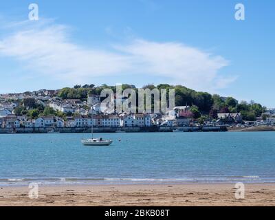 INSTOW, DEVON, ANGLETERRE - 2 MAI 2020: La ville côtière nord de Devon d'Appledore vue sur l'estuaire d'Instow. Banque D'Images