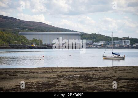 Faslane, Écosse, Royaume-Uni. 3 mai 2020. Photo : le ministère de la Défense (MOD) a interdit à son personnel militaire et civil de parler publiquement des armes nucléaires Trident en Écosse. Les forces armées et les fonctionnaires du Ministère de la Défense nationale ont reçu instruction de ne pas faire de commentaires publics, ni de n'avoir de contact avec les médias, sur des « sujets litigieux » tels que « Trident/successeur » et « Écosse et Défense ». Les instructions ont été condamnées comme un « ordre bâtard digne d'une dictature » par les militants. Crédit : Colin Fisher/Alay Live News Banque D'Images