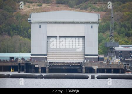 Faslane, Écosse, Royaume-Uni. 3 mai 2020. Photo : le ministère de la Défense (MOD) a interdit à son personnel militaire et civil de parler publiquement des armes nucléaires Trident en Écosse. Les forces armées et les fonctionnaires du Ministère de la Défense nationale ont reçu instruction de ne pas faire de commentaires publics, ni de n'avoir de contact avec les médias, sur des « sujets litigieux » tels que « Trident/successeur » et « Écosse et Défense ». Les instructions ont été condamnées comme un « ordre bâtard digne d'une dictature » par les militants. Crédit : Colin Fisher/Alay Live News Banque D'Images