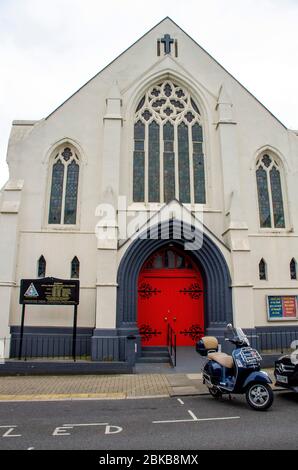 Londres, Royaume-Uni. 3 mai 2020. Les églises restent fermées. Les files d'attente du supermarché du dimanche en raison des précautions de distanciation sociale du coronavirus à Clapham Junction. Crédit: JOHNNY ARMSTEAD/Alay Live News Banque D'Images