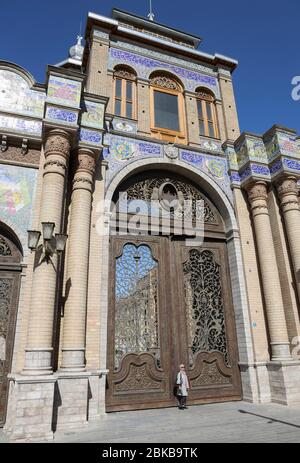 La porte ornée de Sardar-e Bagh-e Melli (jardin national) à Téhéran, en Iran, en Perse, au Moyen-Orient Banque D'Images