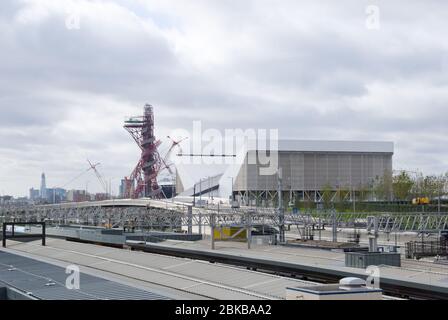 En construction ArcelorMittal Orbit Tower & Aquatics Centre, Parc olympique Queen Elizabeth, Londres E20 2ZQ par Zaha Hadid Architects Anish Kapoor Banque D'Images