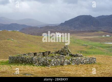 Abandonné croft près d'Uig, île de Lewis, Hébrides extérieures, Écosse. Banque D'Images