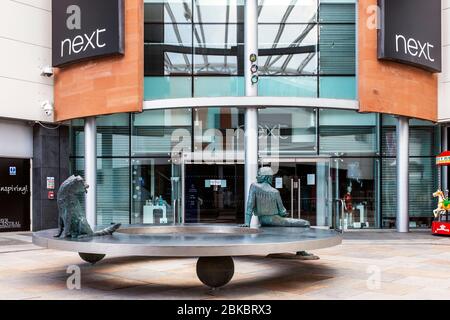 Prochaine boutique de vêtements au centre commercial Ayr Central, Ayr, Ayrshire< Scotland, Royaume-Uni Banque D'Images