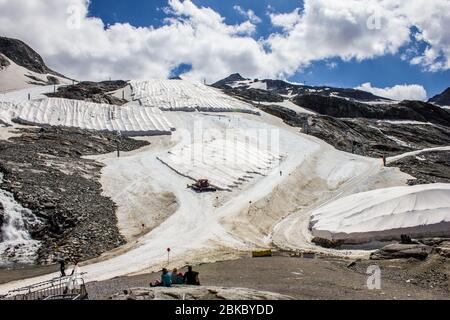 Hintertux, Autriche - 9 août 2019 : vue sur le glacier Hintertux en été, vallée de Zillertal, Tyrol, Autriche Banque D'Images