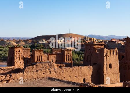 Tours à ait Ben Haddou au Maroc Banque D'Images