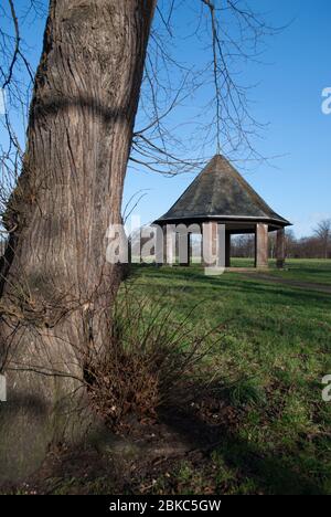 Octagon Pavillon octogonal Open Air Folly Landscape Architecture à Kensington Gardens, Londres W2 2UH Banque D'Images