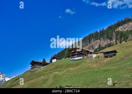 Osttirol, Villgraten, Innervillgraten, Villgratental, Lienz, Pustertal, Lahnberg, Hochberg, Bauernhof, Bergbauernhof, Landwirtschaft, Alm, Wiese, Hang Banque D'Images