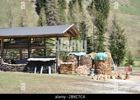 Osttirol, Villgraten, Innervillgraten, Villgratental, Lienz, Pustertal, Arntal, Sägewerk, Säge, Scheit, Scheiter, Holz, Holzstoß, Scheiterhaufen, Lahn Banque D'Images
