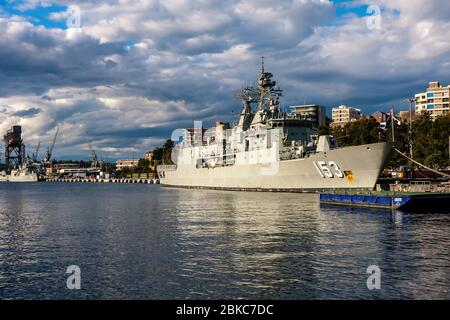 Les frégates de classe Anzac HMAS Stuart (avant) et Parramatta (arrière) à Sydney Banque D'Images