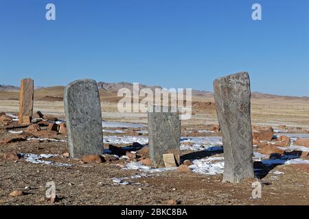 Les pierres de cerf sont des mégalithes anciens trouvés en Sibérie et en Mongolie. Le nom vient de leurs représentations sculptées de cerf volant. Banque D'Images