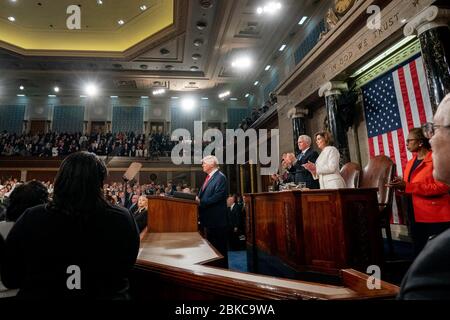 Le président Donald J. Trump prononce le discours sur l'état de l'Union de 2020 le 4 février 2020 à la Chambre du Capitole des États-Unis, soulignant les principales réalisations et priorités de son administration. Banque D'Images