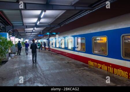 GA Hanoi, gare ferroviaire, train de nuit vers le sud, Hanoi, Vietnam Banque D'Images