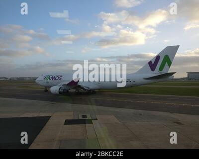 Wamos Air B747-400 à Londres Heathrow Banque D'Images
