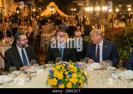 Le président Donald J. Trump organise un dîner de travail pour le président brésilien Jair Bolsonaro le samedi soir, le 7 mars 2020, à Mar-A-Lago à Palm Beach, le président de la FLA Trump rencontre le président Bolsonaro Banque D'Images