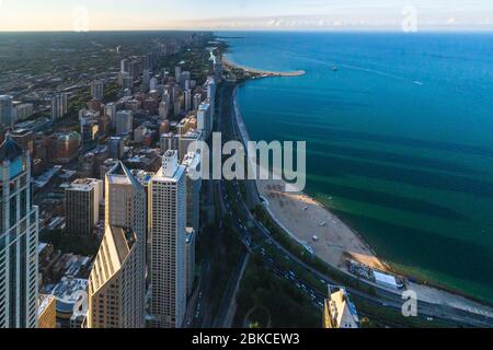 Chicago gratte-ciel au coucher du soleil, vue aérienne, États-Unis Banque D'Images