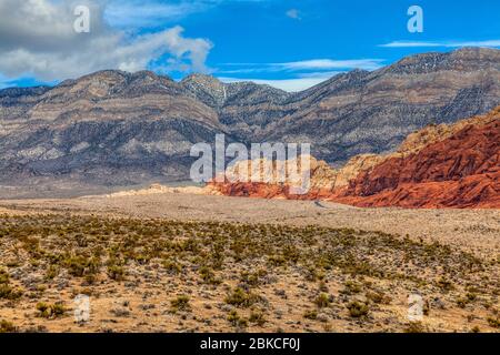 La Madre Mountains Wilderness et la réserve naturelle nationale de Red Rock Canyon au Nevada, près de Las Vegas. Banque D'Images