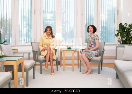 Le 16 juillet 2018, la première dame Melania Trump a rencontré Jenni Haukio, épouse du président finlandais Sauli Niinistö, à la résidence Mäntyniemi lors de la visite de la famille Trump en Europe. Banque D'Images