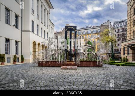 Monument aux victimes de l'Holocauste 'arbre de vie' dans le parc commémoratif de l'Holocauste de Raoul Wallenberg - la grande synagogue de la rue Dohány (Tabakgasse) Banque D'Images