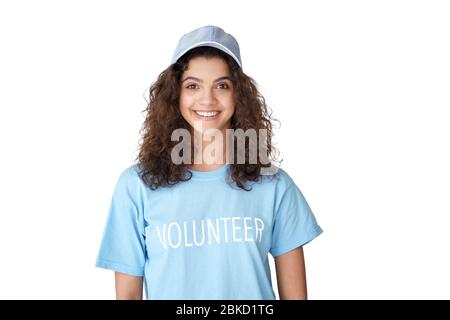 Bonne jeune fille hispanique volontaire regarder la caméra isolée sur fond blanc. Banque D'Images