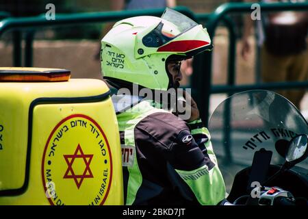 Jérusalem Israël 19 juin 2019 vue d'une ambulance israélienne de moto qui roule dans les rues de Jérusalem dans l'après-midi Banque D'Images