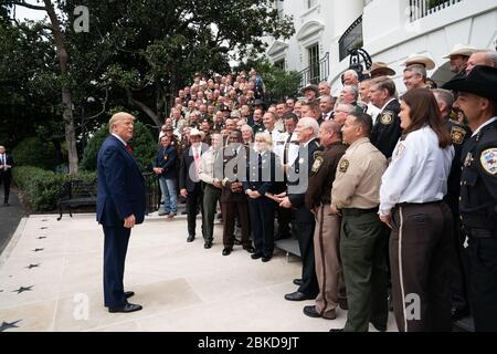 Le président Donald J. Trump s'adresse aux membres des « Sheriffs de la Nation », jeudi 26 septembre 2019, au South Portico de la Maison Blanche. Le président Donald J. Trump visite des Sheriffs de toute la nation Banque D'Images