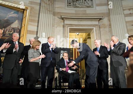 Récipiendaire de la médaille d'or du Congrès, le sénateur Bob Dole | 17 janvier 2018 photo de la journée : 18 janvier 2018 Banque D'Images